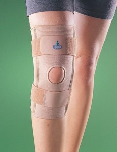 Stabilizator kolana z zawiasami z przewiewnej tkaniny 2031 OPPO