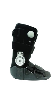 Orteza sztywna z tworzywa sztucznego na goleń i stopę (krótka) AT53004