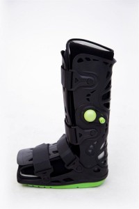 Dwukomorowa orteza sztywna na goleń i stopę (długa)  AT53026